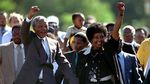 Sosok Winnie Ibu Bangsa yang 38 Tahun Dampingi Nelson Mandela
