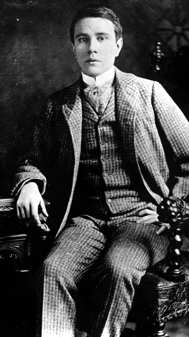 Tapi asmaranya tak semanis kariernya. Kekasih gelapnya, seorang arsitek bernama Stanford White tewas di tangan sang suami, Harry Kendall Thaw. Ia tewas ditembak di atap Madison Square Garden pada Juni 1906. Tragedi tersebut sempat menyita perhatian publik dan media. Inilah Harry Thaw, konglomerat yang membunuh selingkuhan istrinya yang berprofesi sebagai model ternama itu. (Foto: Hulton Archive/Getty Images)