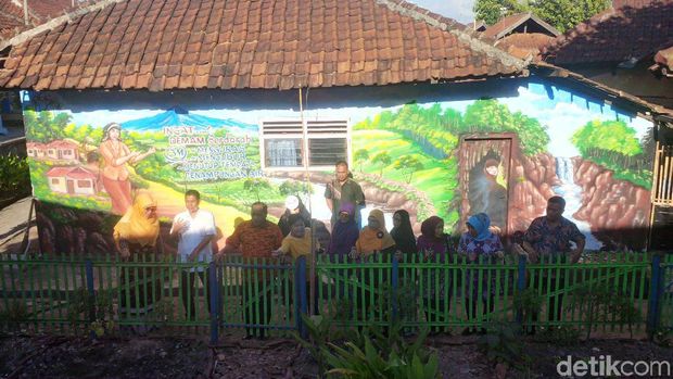 Ini Sosok Di Balik Warna-warni Kampung Lukis Cilegon
