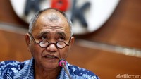 Ketua KPK Agus Rahardjo mengumumkan langsung penetapan tersangka tersebut.