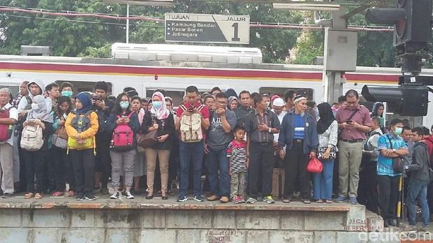 Kepadatan di Stasiun Duri