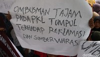 Mereka meminta kepada Ombudsman agar kasus Sumber Waras dan reklamasi ditindaklanjuti.  