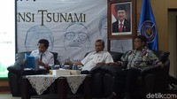 Potensi Tsunami di Pandeglang Setinggi 57 Meter. Peneliti tsunami pada Balai Pengkajian Dinamika Pantai Badan Pengkajian dan Penerapan Teknologi (BPPT) Widjo Kongko memprediksi ada potensi tsunami setinggi 57 meter di Kabupaten Pandeglang, Banten. Tsunami ini juga diprediksi akan mencapai Jakarta Utara. Namun, itu semua masih bersifat prediksi awal untuk keperluan antisipasi. Foto: Denita br Matondang/detikcom