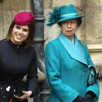 Tak cuma kebersamaan mereka yang jadi sorotan. Tapi juga, gaya busana Putri Eugenie yang tak biasa. Di saat anggota keluarganya mengenakan busana yang lebih tradisional, Putri Eugenie menjatuhkan pilihannya pada sesuatu yang tak konvensional. (Foto: Getty Images)