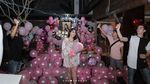 Celine Evangelista, Billa Barbie hingga Demi Lovato Bawa Kasur saat Manggung