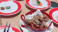 Vicky juga sukses menarik perhatian karena ocehannya yang sering bikin orang bingung. Kali ini ia baru saja makan di restoran Jepang. Kamu yang mengajarkan aku makan seperti ini... sampai akhirnya aku jadi kesukaan sendiri, tulisnya. Foto: Instagram @vickyprasetyo777