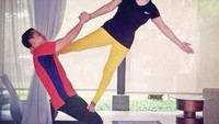 Karena itu ia kini makin giat berolahraga. Seperti yoga dan pilates. (Foto: Instagram/ti2dj)