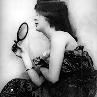 Tak banyak model yang eksis di zamannya. Evelyn Nesbit pun kerap diminta membintangi berbagai iklan, sesekali jadi model lukisan juga. Apalagi perempuan kelahiran Pennsylvania, AS, 25 Desember 1884 silam, ini dikaruniai perawakan yang memesona. (Foto: Hulton Archive/Getty Images)