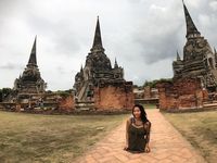 Kanya saat berada di Wat Pra Sri Sanphet, Thailand (_kayeazee_/Instagram)