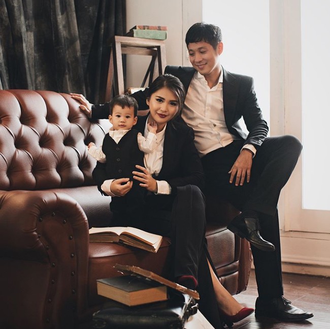 Pasangan artis cantik lain yang juga memutuskan untuk menjadi mualaf sebelum menikah adalah Junior Liem. Sebelum menikahi Putri Titian pada 21 Mei 2016, Junior Liem memutuskan untuk berpindah agama menjadi seorang muslim. Foto: Instagram/ Istimewa