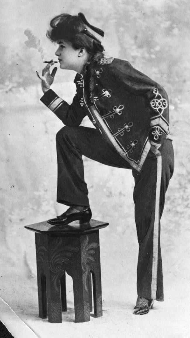 Sosoknya muncul di iklan pasta gigi hingga krim wajah. Kecantikan Evelyn Nesbit kala itu juga menjelma dalam ilustrasi-ilustrasi di sejumlah publikasi ternama, seperti Vanity Fair, Harper’s Bazaar, The Delineator and Ladies’ Home Journal. (Foto: Hulton Archive/Getty Images)