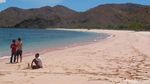 Kapan Kamu ke Pantai yang Pasirnya Pink Ini?