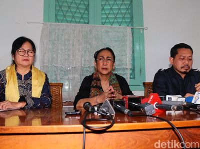 Tangis dan Permohonan Maaf Sukmawati soal Puisi Ibu Indonesia