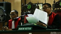 Sementara itu, salah satu alasan Ahok menggugat cerai Vero karena rumah tangga yang tidak lagi harmonis dan kehadiran orang ketiga bernama Julianto Tio.