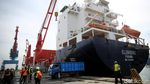 Kapal Raksasa Pengangkut Kereta MRT Tiba di Priok