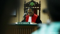 Dari pernikahan selama 20 tahun, Ahok dan Vero memiliki 3 anak, yaitu Nicholas Sean Purnama, Nathania Purnama, dan Daud Albeenner Purnama.
