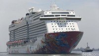 Genting Dream Cruise tiba di Pelabuhan Tanjung Priok, Rabu (4/4). Kapal ini merupakan salah satu transportasi wisata dengan kelas hotel bintang 5. 