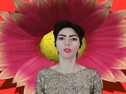 Sosok YouTuber Wanita Frustrasi Penebar Teror Maut