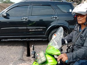 Awas! Ada Renggangan di Jalan Jembatan Akses Marunda