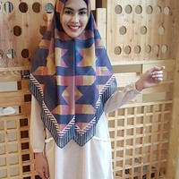 Melihat ia tampil dengan hijab syari, banyak netizen yang merasa Kartika Putri tampil lebih cantik dan glowing. Banyak pengikutnya di Instagram yang lebih senang melihat penampilannya sekarang dibanding yang dulu. Foto: Instagram/KartikaPutriWorld