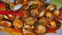 Seafood juga bisa dibuat versi pedasnya. Jajanan seafood yang murah yakni kerang pedas. Biasanya yang dijual adalah kerang hijau atau kerang dara, dimasak dengan sambal berlimpah. Huah! Foto: Istimewa