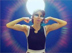 Sosok YouTuber Wanita Frustrasi Penebar Teror Maut