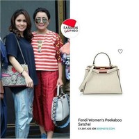 Mayangsari tampil membawa satchel bag Fendi seharga Rp 51 juta saat berpose bersama rekan arisannya. Dan tas tersebut dilengkapi dengan strap atau tali tas yang harganya Rp 16 jutaan. Foto: Dok. Instagram FashionSelebIndo  