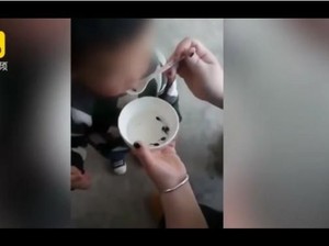 Viral Video Ibu Suapi Anak Kecebong Hidup, Ini Akibat yang Bisa Terjadi