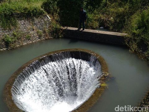 Tentang Spillway yang Ramai Disebut 'Sumur' Misterius di Sungai