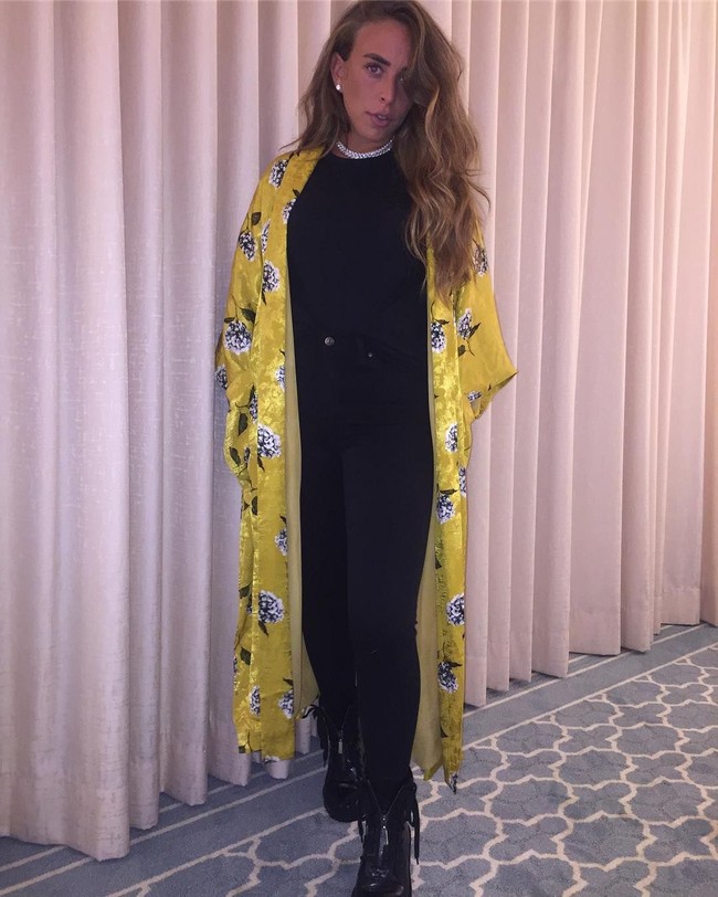 Perselingkuhan Chloe dan Jeremy dilakukan terang-terangan. Di Instagram Chloe bahkan ia memasang foto mesra dengan Jeremy. Foto: Instagram