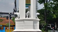 Keberadaan tugu baru dengan patung macan yang menghiasi hampir seluruh sudut pusat Kota Bandung ini seakan mengingatkan kita akan negeri Wakanda di film Black Panther dengan maskot utamanya macan berwarna hitam. (Foto: Tri Ispranoto/detikcom)