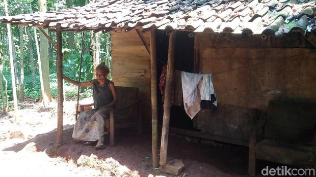 Rumah Nenek Rosmi di Jepara. 