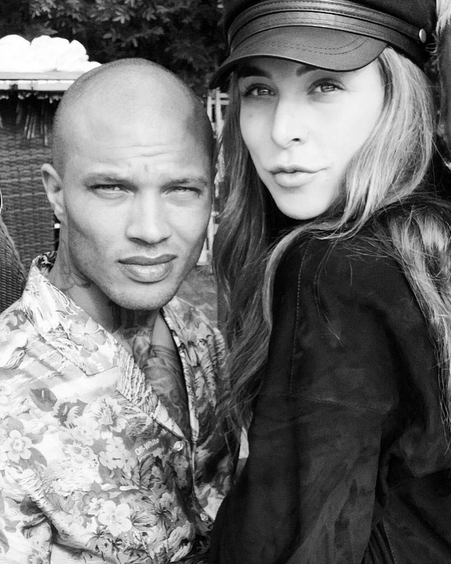 Kini Jeremy telah mengajukan perceraian ke istrinya Melissa. Hubungan Jeremy dan Chloe pun semakin hot. Foto: Instagram