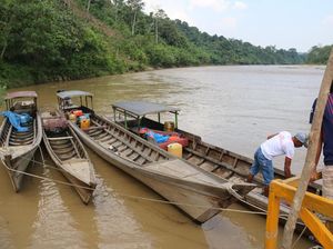 Cerita 11 Jam Arungi Sungai dan Darat untuk Urus KTP di Aceh