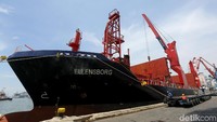 Kapal kargo bernama Ellensborg ini berukuran 9.627 GT dan telah lepas tambat dari Pelabuhan Tokyashi di Jepang sejak tanggal 7 Maret 2018 lalu.
