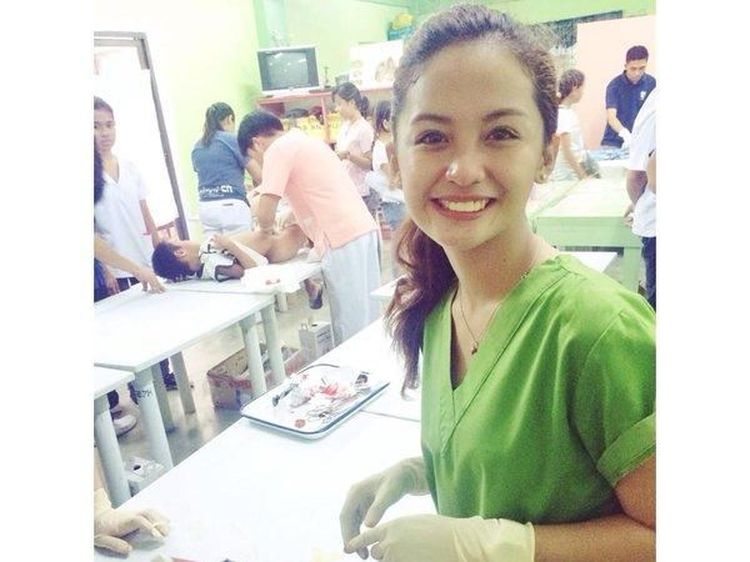 Foto: Cantiknya Krestle Deomampo, Perawat Sunat Dari Filipina