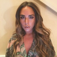 Chloe Green tak hanya cantik namun juga tajir. Wanita 27 tahun itu merupakan putri dari miliuner grup Arcadia, salah satu perusahaannya adalah retail fashion Topshop. Foto: Instagram