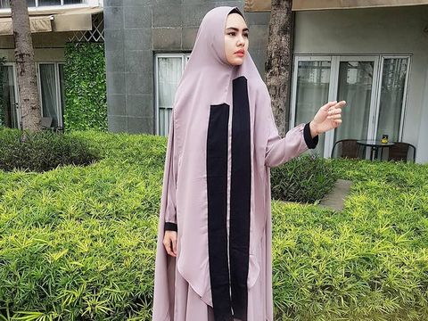 Berhijab, Kartika Putri Lebih Tenang Hadapi Gosip