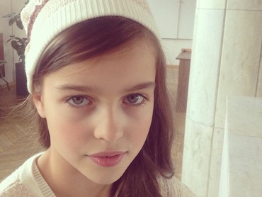 Alisa, si Gadis Kecil yang Pintar Bergaya