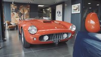 Diberitakan Motor1 yang melansir dari aku Youtube Carfection, Hexagon Modern Classic adalah diler mobil klasik milik Paul Michaeles. Foto: Pool (Motor1)