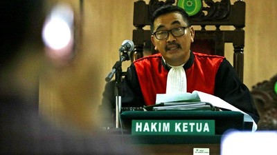 Foto: Tok.. Tok.. Tok...! Ahok-Vero Resmi Bercerai