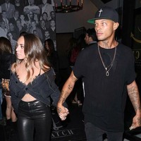 Hubungan mereka pun menjadi kontroversi. Netizen kerap mencaci hubungan terlarang tersebut. Foto: Instagram