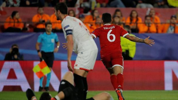 Thiago Alcantara sukses membalikkan keadaan menjadi 2-1 untuk kemenangan Bayern Munchen atas Sevilla. (