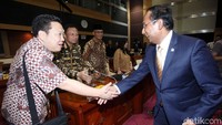 Satya Widya Yudha mendapat ucapan selamat dari anggota Komisi I.