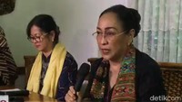 Dalam sebuah konferensi pers, Sukmawati meminta maaf sembari menangis.  (Foto: dok. detikcom)