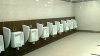 Di dalam terminal, toilet juga sudah rapi dan bersih. Untuk buang air besar, bandara ini tersedia untuk posisi duduk maupun jongkok. Bahkan, tersedia toilet berkebutuhan khusus.