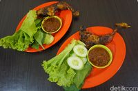 Yuk, Maakn Siang dengan Ayam Bakar Gurih Enak Di Sini!