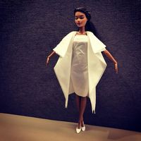 Pria Ini Buat Gaun Mewah Untuk Barbie dari Tisu, Hasilnya Keren Banget