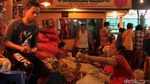 Potret Buruh Harian Pasar Kramat Jati Mengais Rejeki