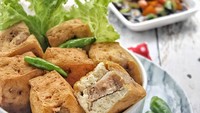 Tidak hanya Bandeng, Semarang juga terkenal dengan tahu baksonya yang enak. Perpaduan tahu dan adonan bakso, membuat tahu lebih kenyal dan gurih. Jangan lupa pakai cabai rawit biar tambah sedap! Foto: Instagram @imaanoona